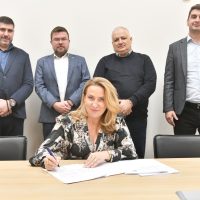 b7fb7036-677c-40c0-8022-bc9c5f4a8a29